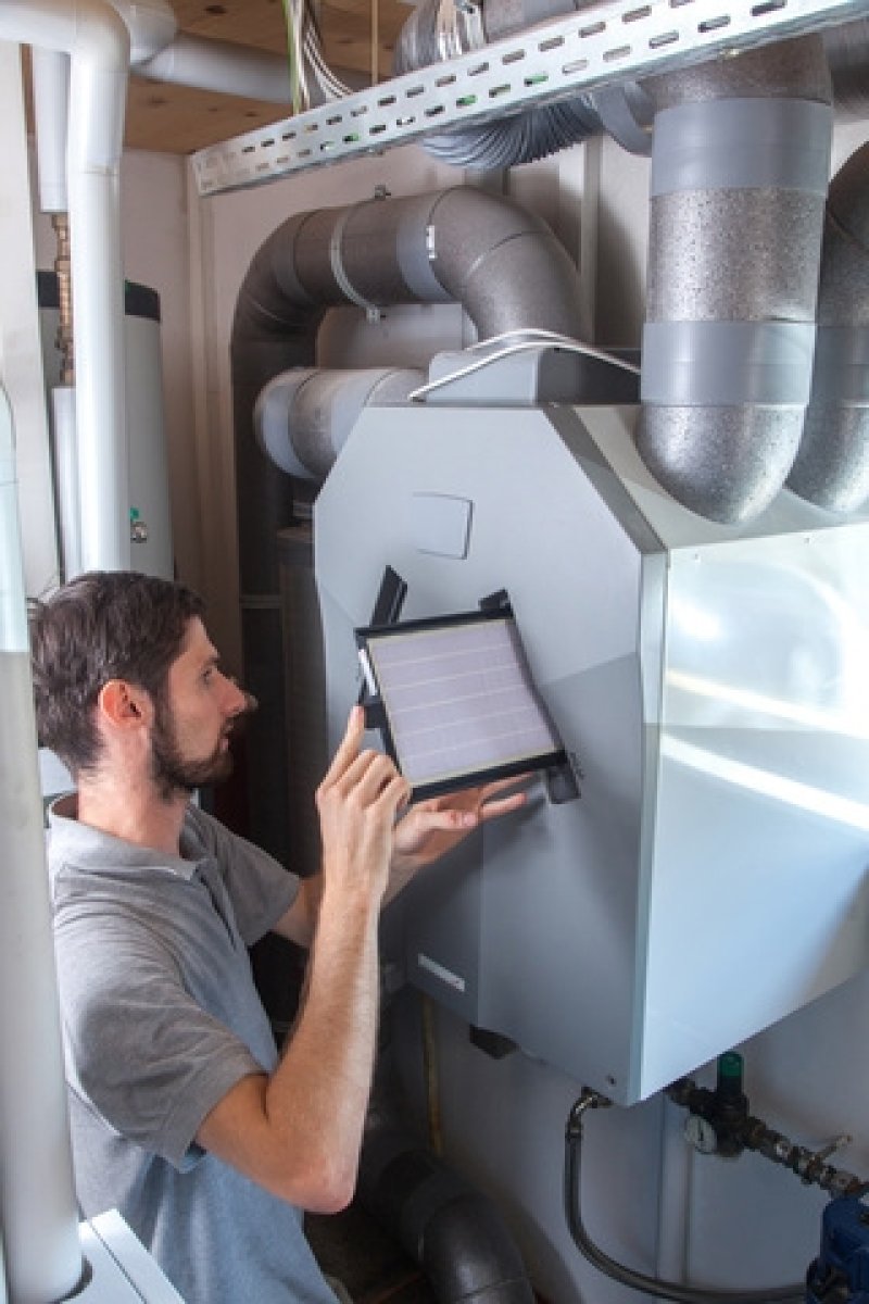 W320 h480 x600 y900 PM Wartungsvertrag Zehnder Lueftungssysteme Motiv 6 300dpi jpg 894da804825ae16f